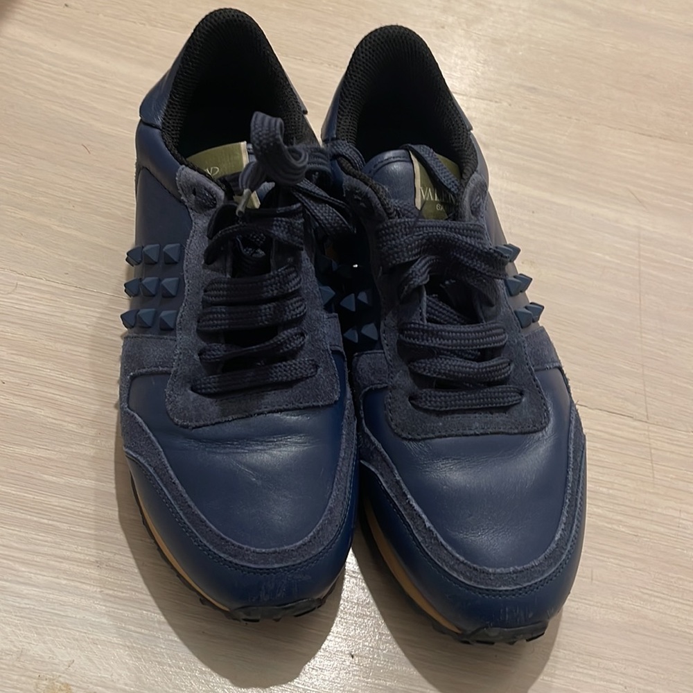 Barely worn Valentino rock stud sneakers in navy blue - Picture 2 of 4